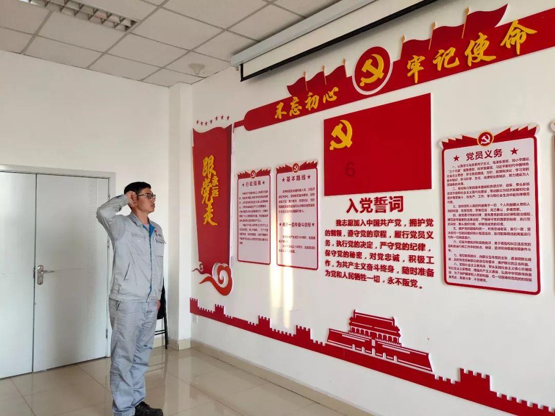 跟女人来往，她不抗拒哪些“动作”，就等于是在向你“示爱”？游戏画面